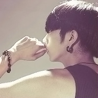 ��ɫ��ɫ����