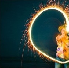 ����ĩ���и��Ե��Ҹ�����ͷ��