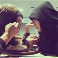 ����ĩ���и��Ե��Ҹ�����ͷ��