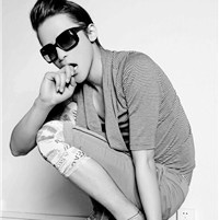 С���Ժڰ�����ͷ���ٶ���Ϯ