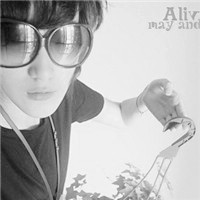 KiKi �����Ÿ������͵�����ͷ��