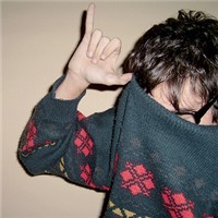 KiKi �����Ÿ������͵�����ͷ��