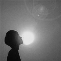 ��ɫ���ʻ��ϵ����ͷ�� �е�С����