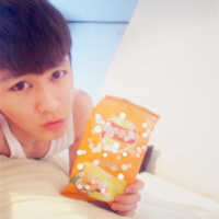 ��ɫ���ʻ��ϵ����ͷ�� �е�С����