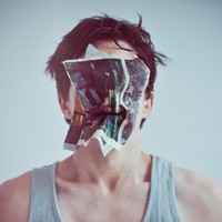 ��ɫ���ʻ��ϵ����ͷ�� �е�С����