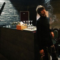 ��ɫ���ʻ��ϵ����ͷ�� �е�С����