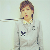 ��ɫ���ʻ��ϵ����ͷ�� �е�С����