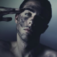 ��ɫ���ʻ��ϵ����ͷ�� �е�С����