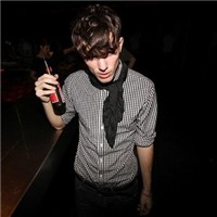 �е��į�˸е��������Ը���ͷ��