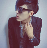 �е�Сˣ�ɰ��ķ�������������ͷ��