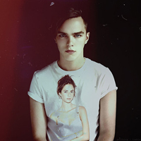 ����ƫ��ɰ����ĸ���˧������ͷ��