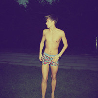 ŷ����񣺸�ɫ��ͷ�ƻ��ײ����Ӿ�