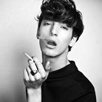 ŷ����񣺸�ɫ��ͷ�ƻ��ײ����Ӿ�