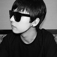 ŷ����񣺸�ɫ��ͷ�ƻ��ײ����Ӿ�