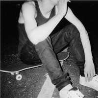 �ɰ� ˧���ںϵĺڰ�����������ͷ��