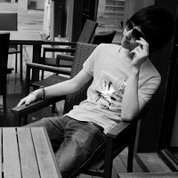 �ɰ� ˧���ںϵĺڰ�����������ͷ��