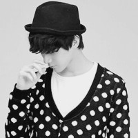 �ɰ� ˧���ںϵĺڰ�����������ͷ��