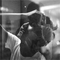 �ɰ� ˧���ںϵĺڰ�����������ͷ��