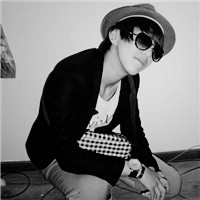 �ɰ� ˧���ںϵĺڰ�����������ͷ��