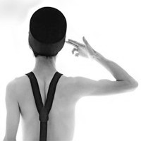 ����ڰ�����ͷ�� ��һ�������κλ��