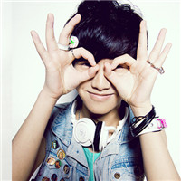 ������������ͷ������ס��Խ��ԽԶ�ĽŲ�