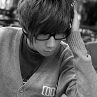 �ڰײ�ɫ�����ͷ��Ҫ�����͵�ѧ�����˱�΢