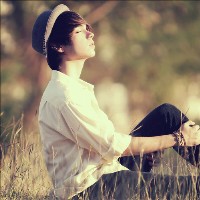 �ڰײ�ɫ�����ͷ��Ҫ�����͵�ѧ�����˱�΢