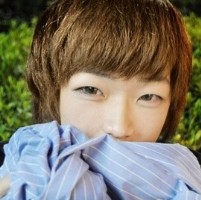 �ڰײ�ɫ�����ͷ��Ҫ�����͵�ѧ�����˱�΢