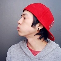 �ڰײ�ɫ�����ͷ��Ҫ�����͵�ѧ�����˱�΢