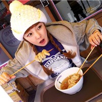 �����������е�С���Ů��ͷ��