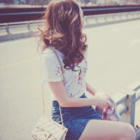 �����������е�С���Ů��ͷ��