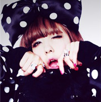 �����������е�С���Ů��ͷ��