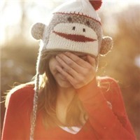 ���ֱ���ס���յ�Ů��Ψ��ͷ��