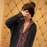 ���ֱ���ס���յ�Ů��Ψ��ͷ��