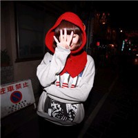 ���ֱ���ס���յ�Ů��Ψ��ͷ��