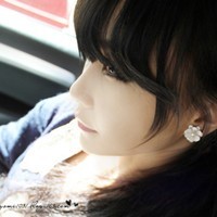 ���������Ƴ���һ��Ů��ͷ��