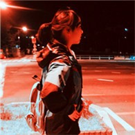 ����ɫ����ͷ��[��һ��] �㱬����Ҽ�