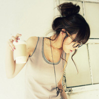 �������Ҹ�Ц�ݵ�Ů��ͷ�� ��������ɫ