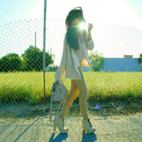 �������Ҹ�Ц�ݵ�Ů��ͷ�� ��������ɫ