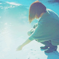 �������Ҹ�Ц�ݵ�Ů��ͷ�� ��������ɫ