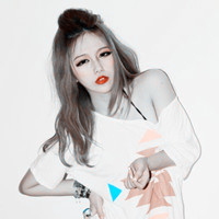 �͸����а����� һ��С���� һ��С�ɰ���ͷ��