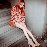 �͸����а����� һ��С���� һ��С�ɰ���ͷ��