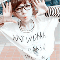 �͸����а����� һ��С���� һ��С�ɰ���ͷ��