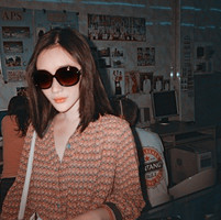 �͸����а����� һ��С���� һ��С�ɰ���ͷ��