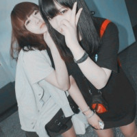 �͸����а����� һ��С���� һ��С�ɰ���ͷ��