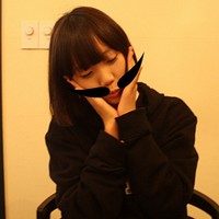 �����ȷ����ĺ���Ů������ͷ��