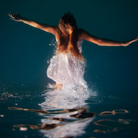 ��ˮ���赸��Ψ��Ů��ͷ�� �ʺ����ռ�ͷ��