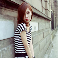 ���������԰���ɫΪ�������Ů��ͷ��