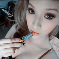 ���������԰���ɫΪ�������Ů��ͷ��