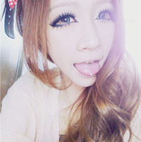 ���������԰���ɫΪ�������Ů��ͷ��